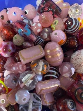 Lamp work pink glass bead bag